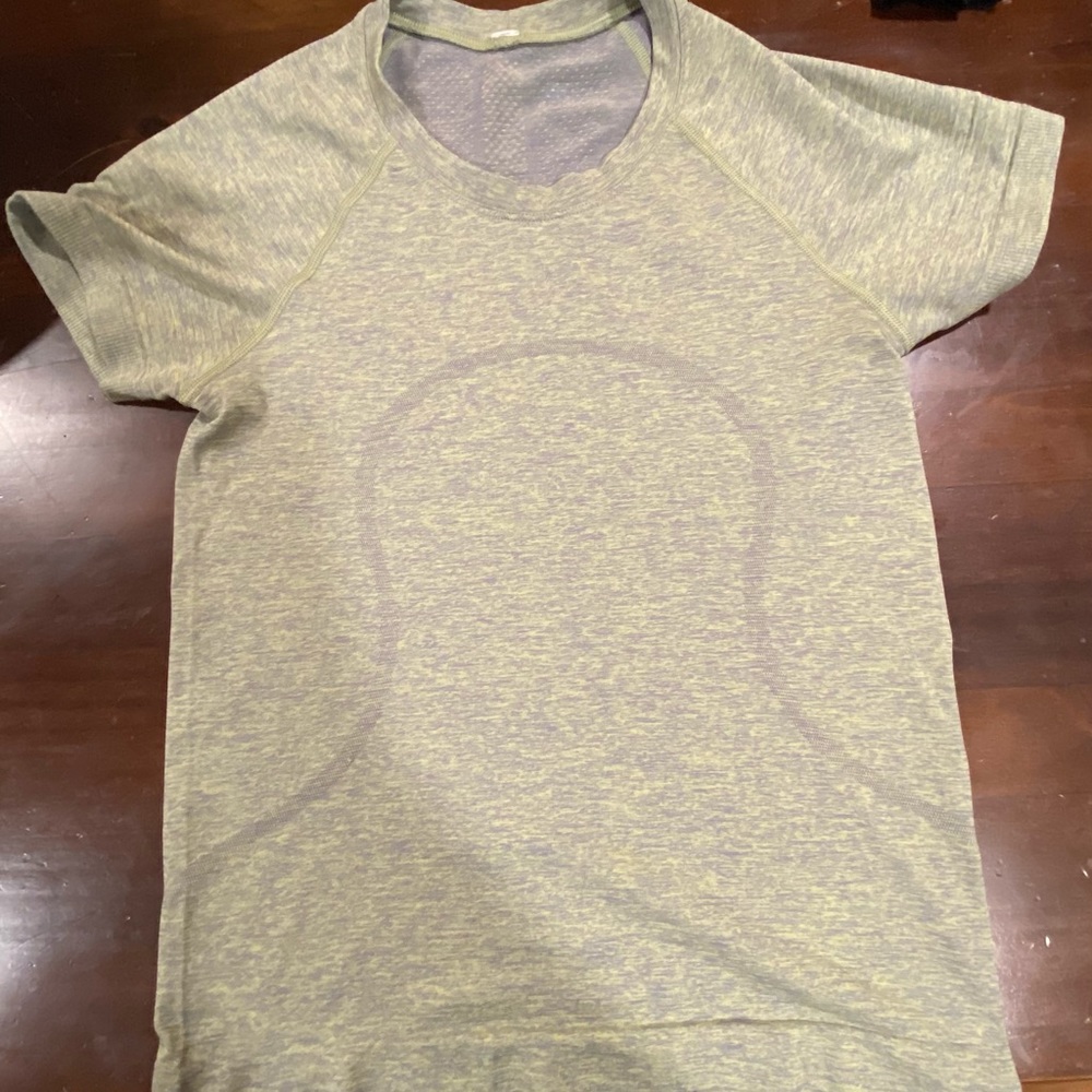 Lululemon short sleeve athletic top size 4